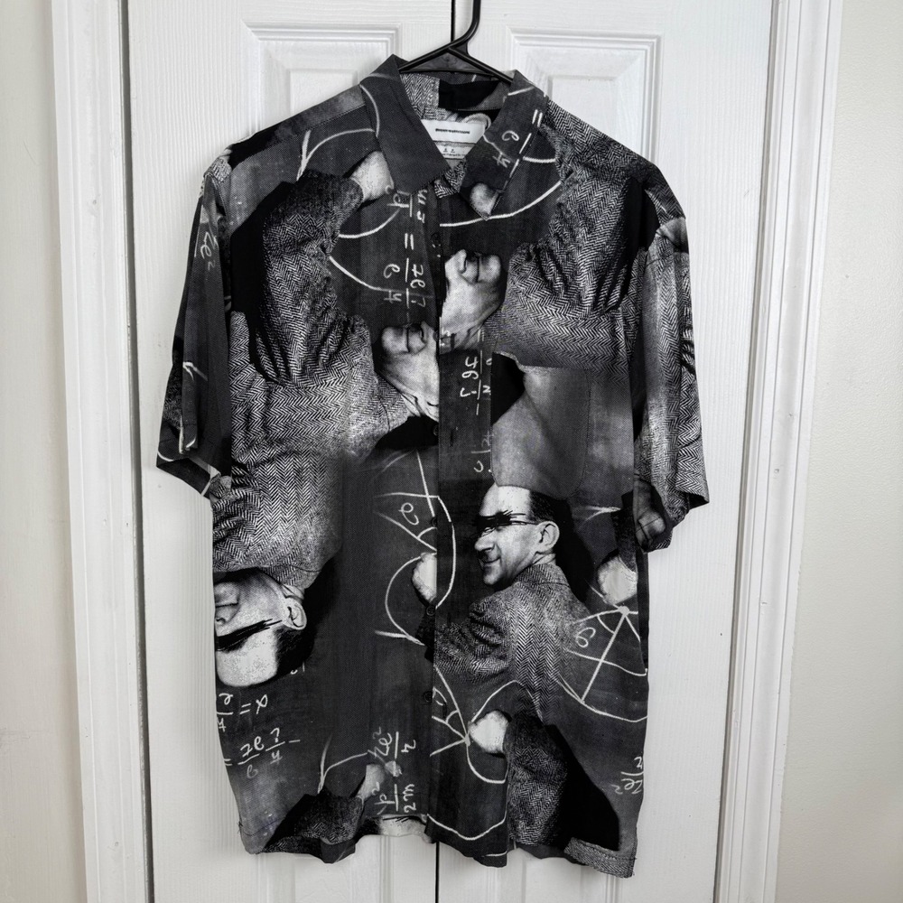 URBAN OUTFITTERS Graphic Button Up Shirt Men Small Math Professor Print Viscose